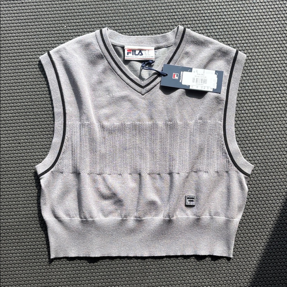 NWT Fila Gray V-Neck Crop Top
